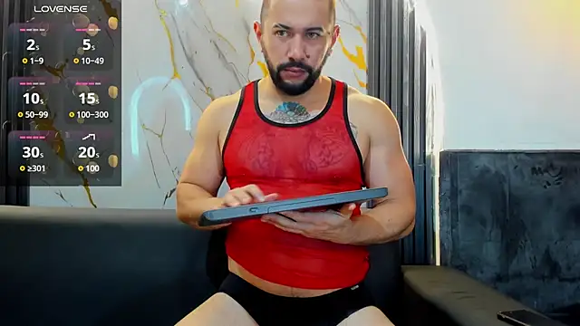 Snapshot of isaac_franko chatting on 11.18.25 isaac franko online show from 11.18.25