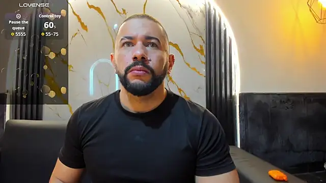 Snapshot of isaac_franko chatting on 11.24.25 isaac franko online show from 11.24.25