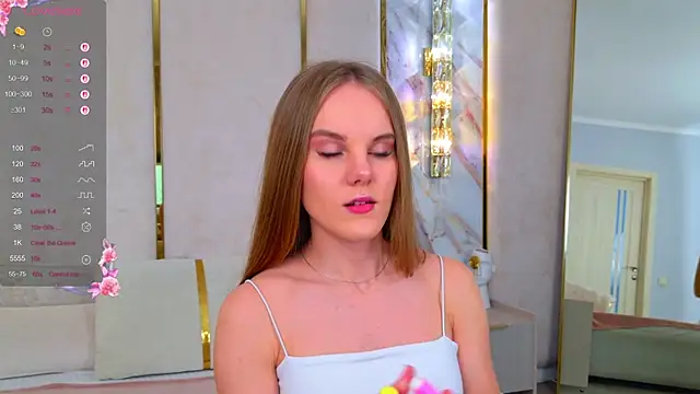 Snapshot of Lili_Lohan chatting on 10.17.25 Lili Lohan online show from 10.17.25