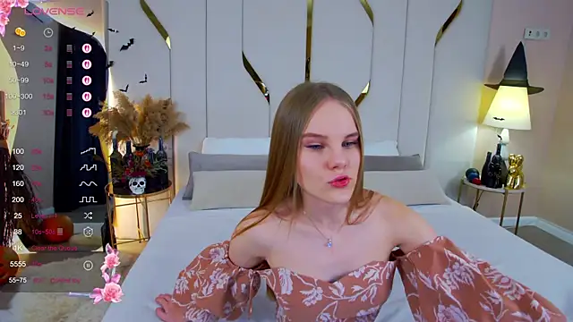 Snapshot of Lili_Lohan chatting on 10.27.25 Lili Lohan online show from 10.27.25