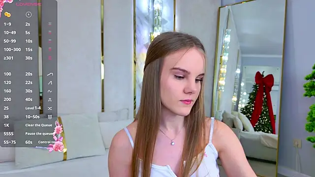 Snapshot of Lili_Lohan chatting on 11.25.25 Lili Lohan online show from 11.25.25