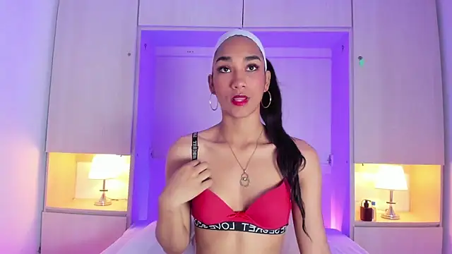 Snapshot of AnahiCollins chatting on 10.25.25 AnahiCollins online show from 10.25.25