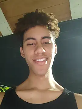 Snapshot of The_boy_good chatting on 10.04.25 The boy good online show from 10.04.25