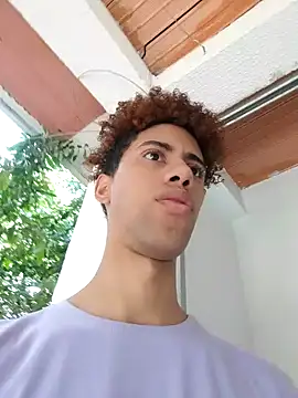 Snapshot of The_boy_good chatting on 10.12.25 The boy good online show from 10.12.25