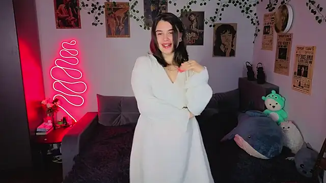 kira kick online show from 10.24.25