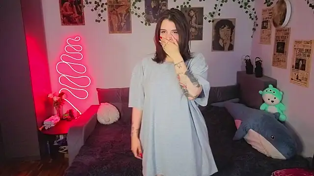 kira kick online show from 10.31.25