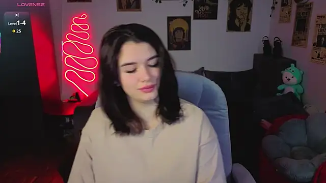 kira kick online show from 11.15.25