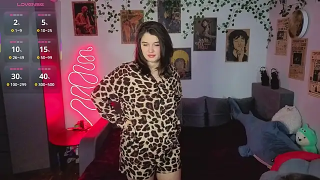 kira kick online show from 11.20.25