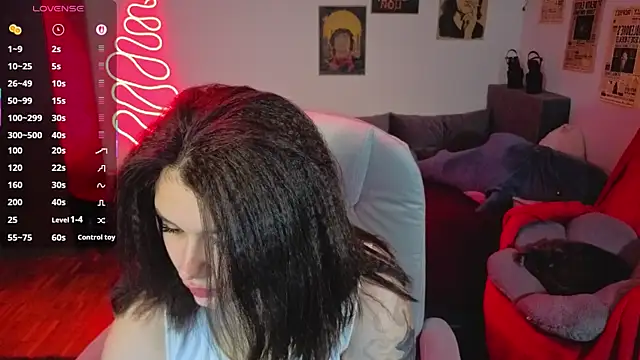 kira kick online show from 12.01.25