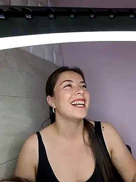 EmmaValencia  online show from 10.25.25