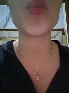 Snapshot of EmmaValencia_ chatting on 06.18.26 EmmaValencia online show from 06.18.26
