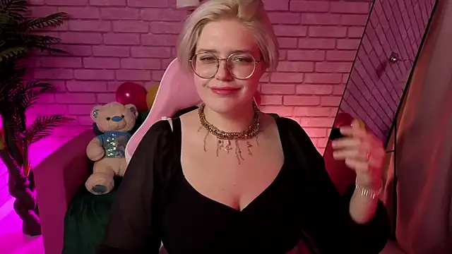 DominiqueSweetie online show from 11.25.25