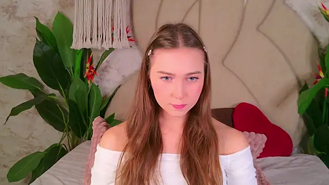 Snapshot of OliviaLay chatting on 11.13.25 OliviaLay online show from 11.13.25