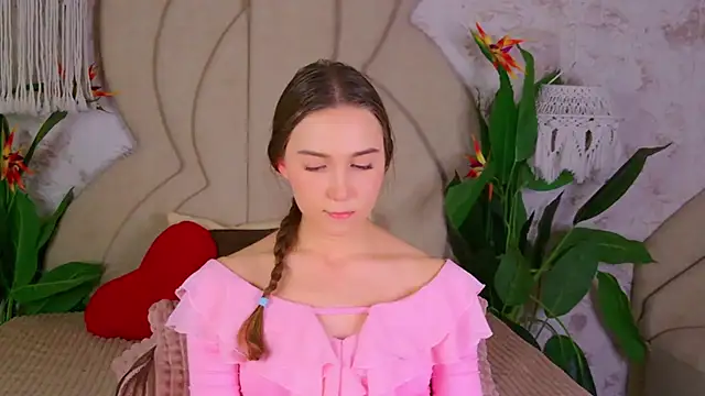 Snapshot of OliviaLay chatting on 11.18.25 OliviaLay online show from 11.18.25