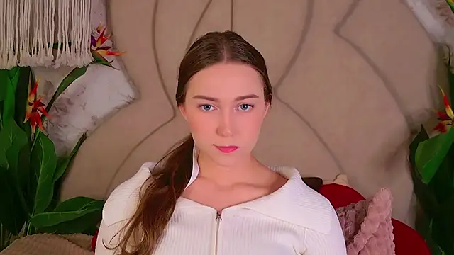 Snapshot of OliviaLay chatting on 11.21.25 OliviaLay online show from 11.21.25