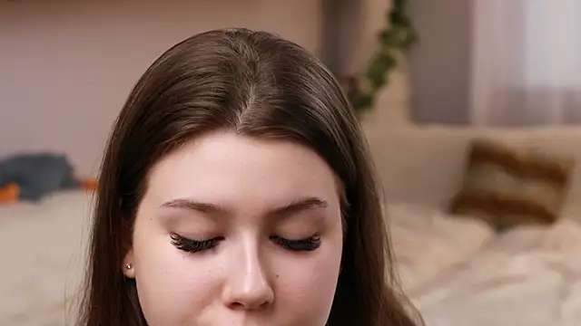 Snapshot of MondoNeko chatting on 10.05.25 MondoNeko online show from 10.05.25