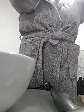 Snapshot of sexyguenda chatting on 11.17.25 sexyguenda online show from 11.17.25