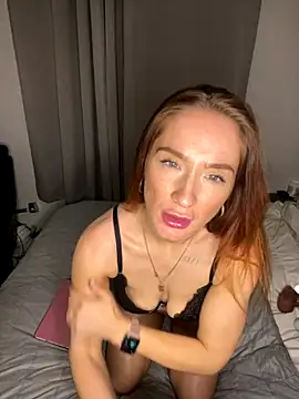 Snapshot of Cherry-L-28 chatting on 10.11.25 Cherry-L-28 online show from 10.11.25