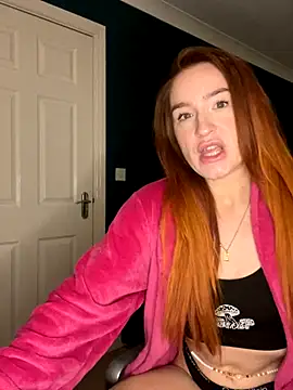 Snapshot of Cherry-L-28 chatting on 11.20.25 Cherry-L-28 online show from 11.20.25