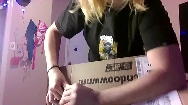 Snapshot of Queen2454 chatting on 10.12.25 Queen2454 online show from 10.12.25