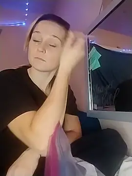 Snapshot of Queen2454 chatting on 10.20.25 Queen2454 online show from 10.20.25