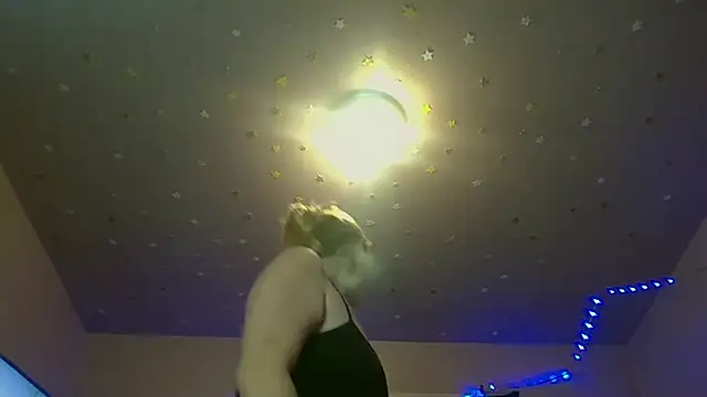 Snapshot of Queen2454 chatting on 10.26.25 Queen2454 online show from 10.26.25