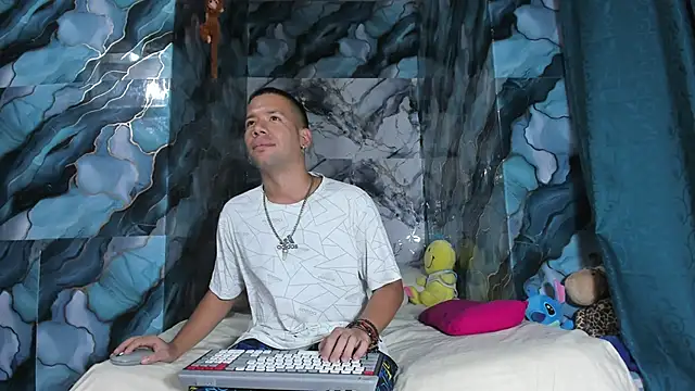 celesteyorucso1 online show from 10.18.25