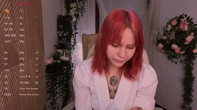 Snapshot of kitten_murray_ chatting on 10.07.25 kitten murray online show from 10.07.25