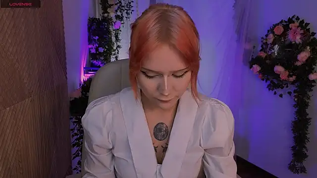 Snapshot of kitten_murray_ chatting on 10.13.25 kitten murray online show from 10.13.25