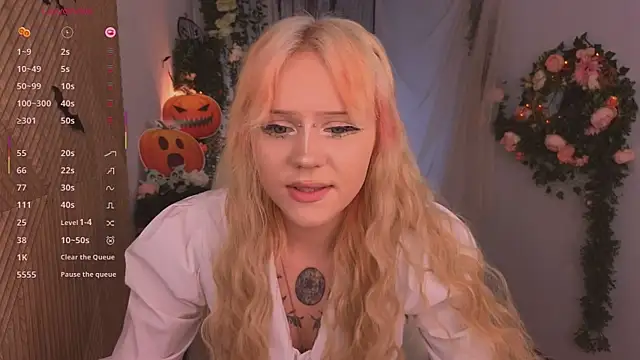 Snapshot of kitten_murray_ chatting on 10.24.25 kitten murray online show from 10.24.25