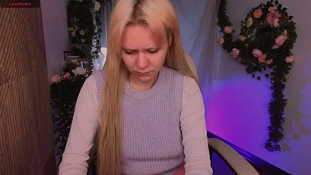 Snapshot of kitten_murray_ chatting on 11.13.25 kitten murray online show from 11.13.25