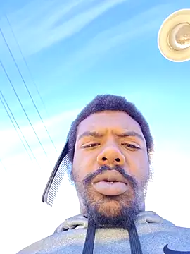 Snapshot of MrBigDickShow chatting on 10.18.25 MrBigDickShow online show from 10.18.25