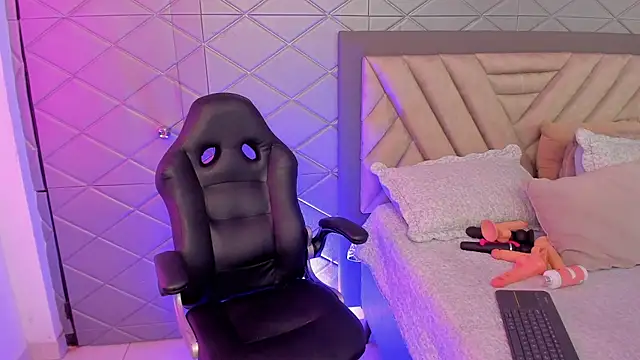 AriannaCooperr online show from 12.14.25