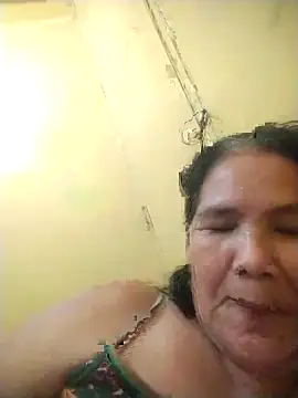 Snapshot of milagrose_rose chatting on 11.29.25 milagrose rose online show from 11.29.25