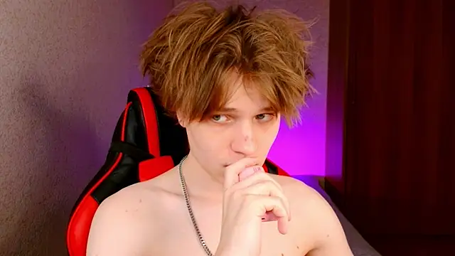 Snapshot of jeffreyue chatting on 10.03.25 jeffreyue online show from 10.03.25