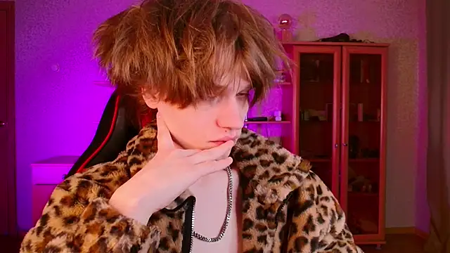 Snapshot of jeffreyue chatting on 11.20.25 jeffreyue online show from 11.20.25