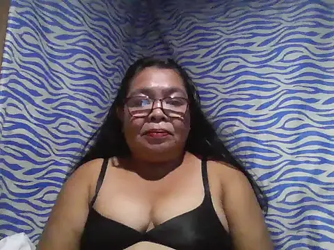 Snapshot of cris_tita chatting on 06.11.26 cris tita online show from 06.11.26