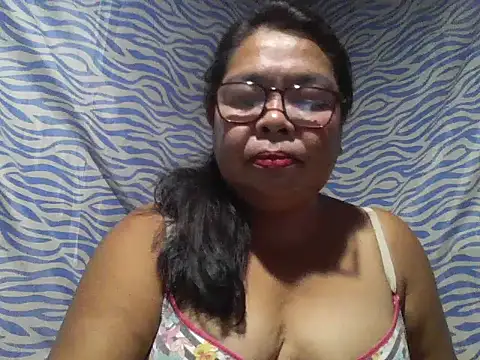 Snapshot of cris_tita chatting on 06.25.26 cris tita online show from 06.25.26