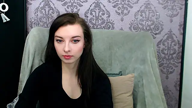 Snapshot of DominantLuna chatting on 05.12.26 DominantLuna online show from 05.12.26