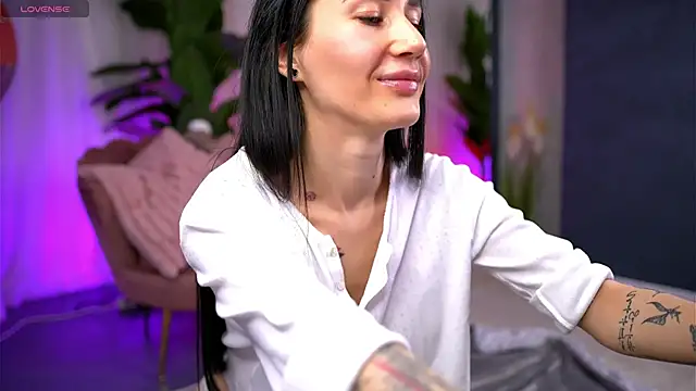 SerenaVelour online show from 10.21.25