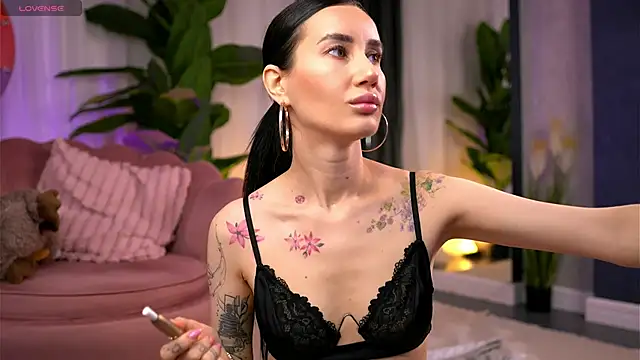 SerenaVelour online show from 11.13.25