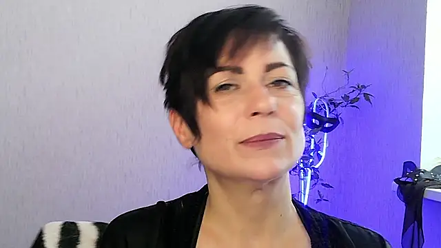 Snapshot of Ashley_Brookss chatting on 11.30.25 Ashley Brookss online show from 11.30.25