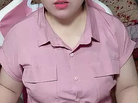 Snapshot of Sunna104 chatting on 02.18.26 Sunna104 online show from 02.18.26