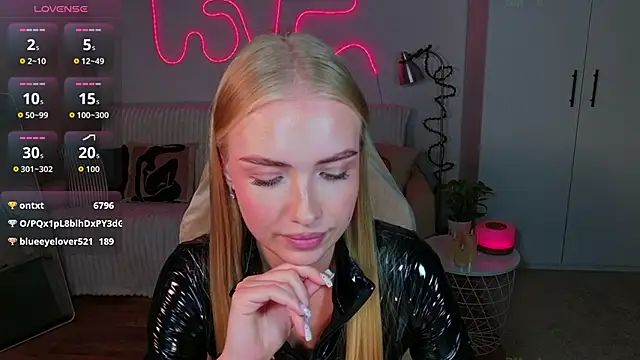 Snapshot of TessaGrays chatting on 05.31.26 TessaGrays online show from 05.31.26
