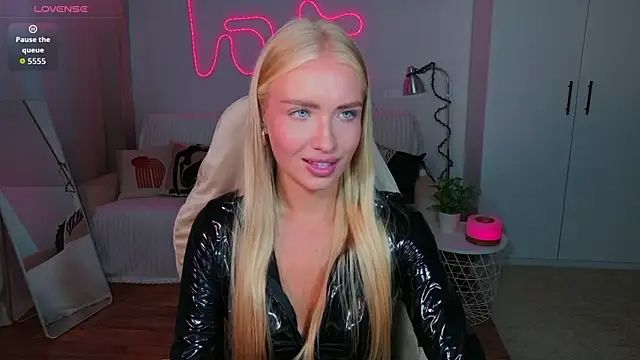 TessaGrays online show from 08.06.26