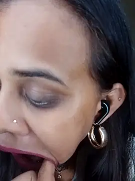 Snapshot of Naughtysilk chatting on 10.17.25 Naughtysilk online show from 10.17.25