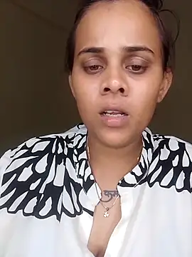 Snapshot of Naughtysilk chatting on 10.28.25 Naughtysilk online show from 10.28.25