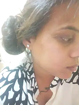 Snapshot of Naughtysilk chatting on 10.31.25 Naughtysilk online show from 10.31.25