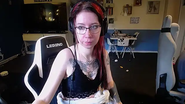 TattooedGirls online show from 10.13.25