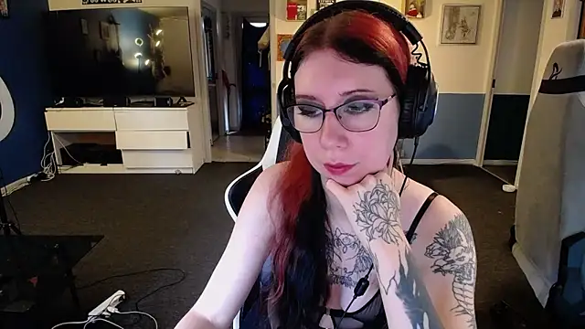 TattooedGirls online show from 10.17.25